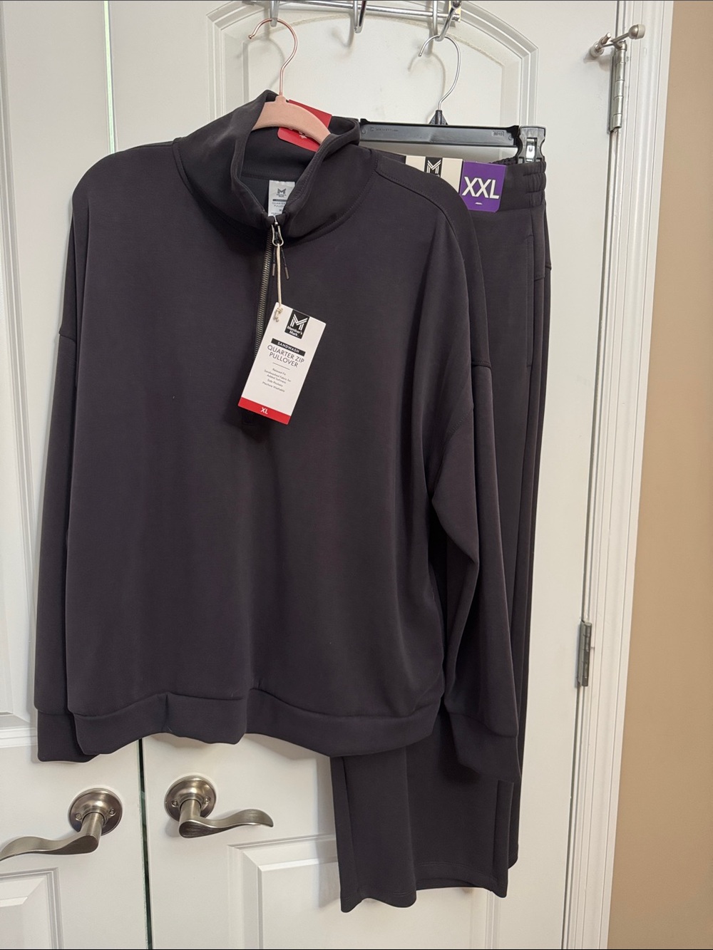 Women's Black Track Jogger Set - M Item